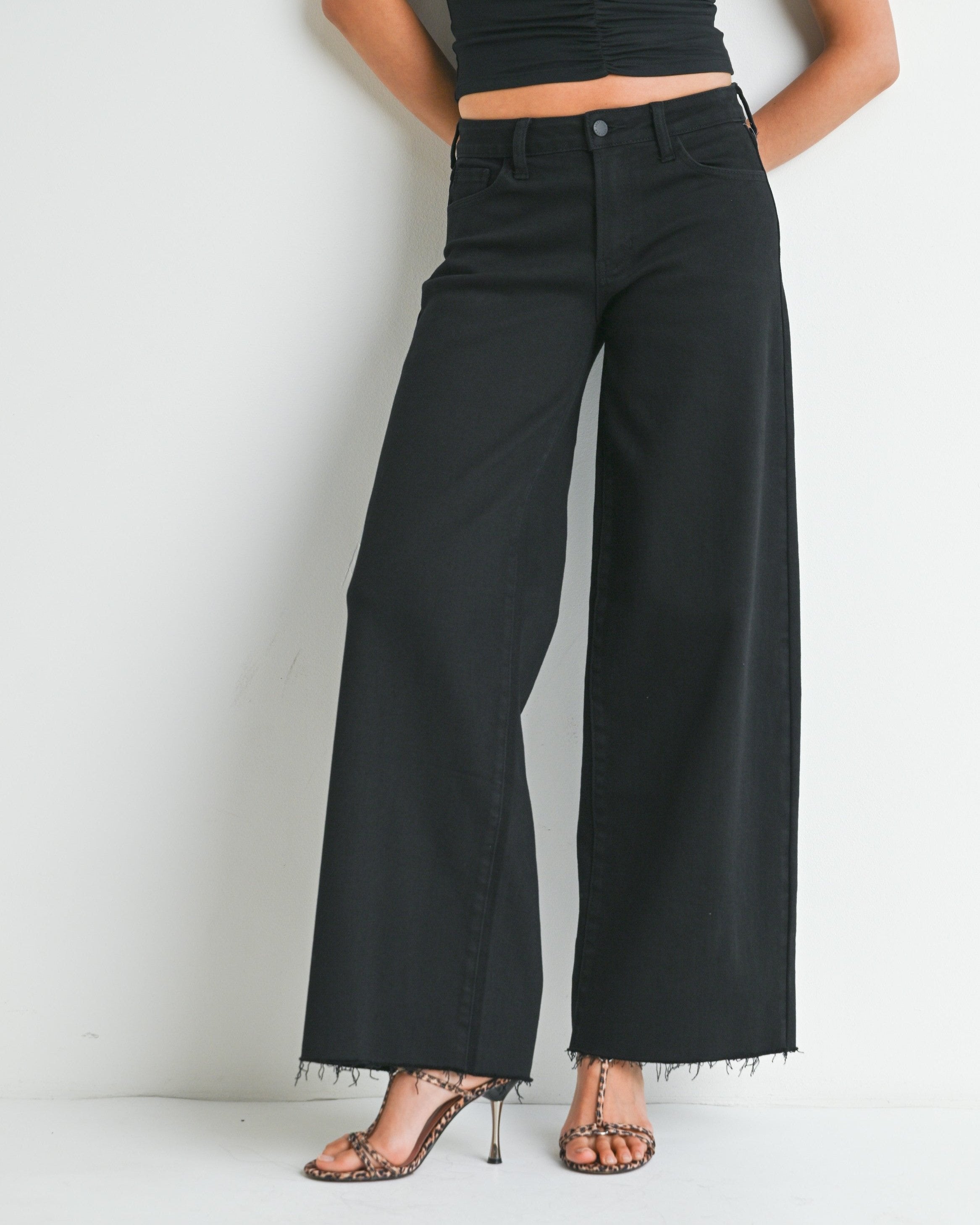 Relaxed Wide Leg Jean in Black