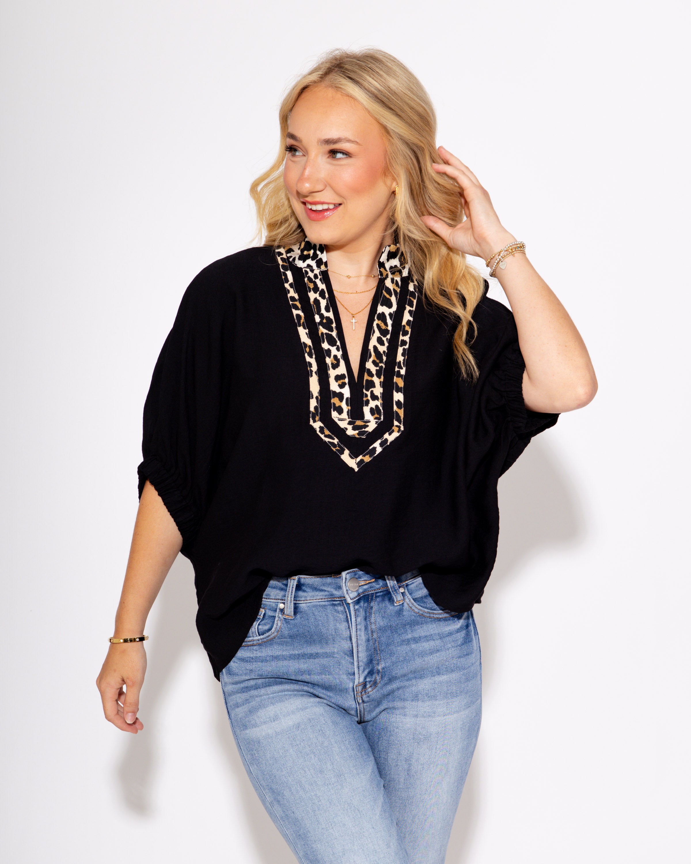 The Roar Line Top in Black