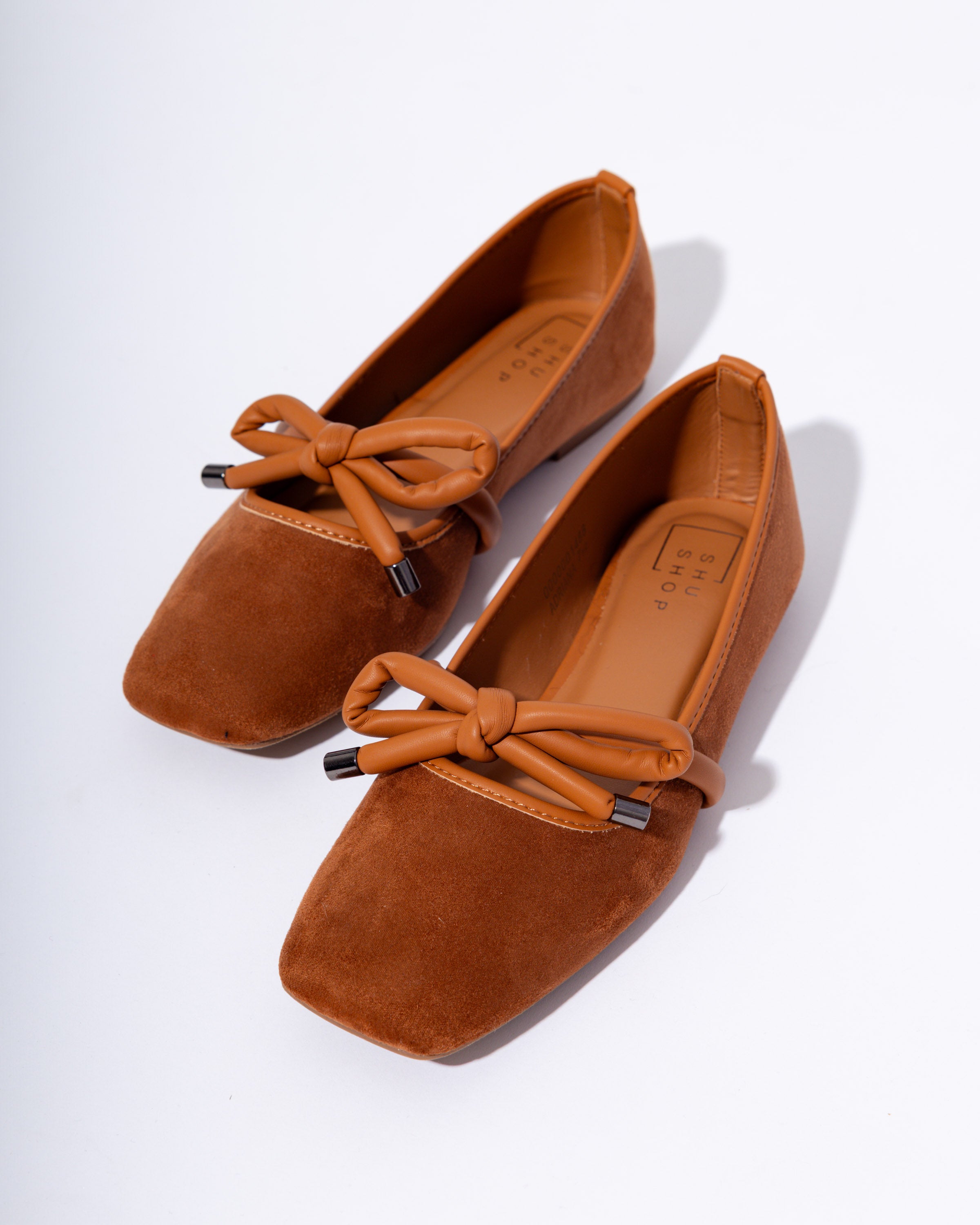Adriana Flat