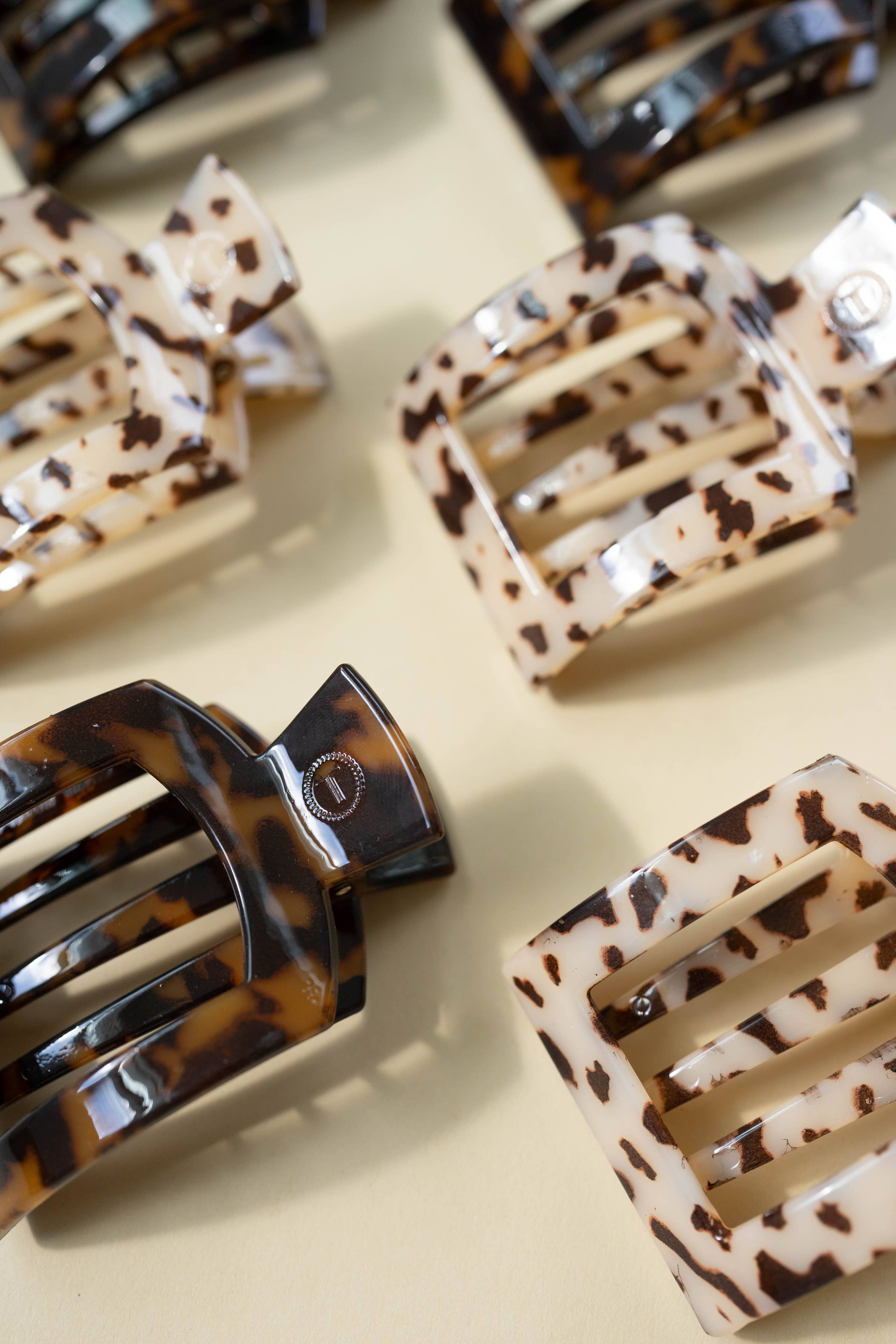 Blonde Tortoise | Medium | Flat Square Hair Clip