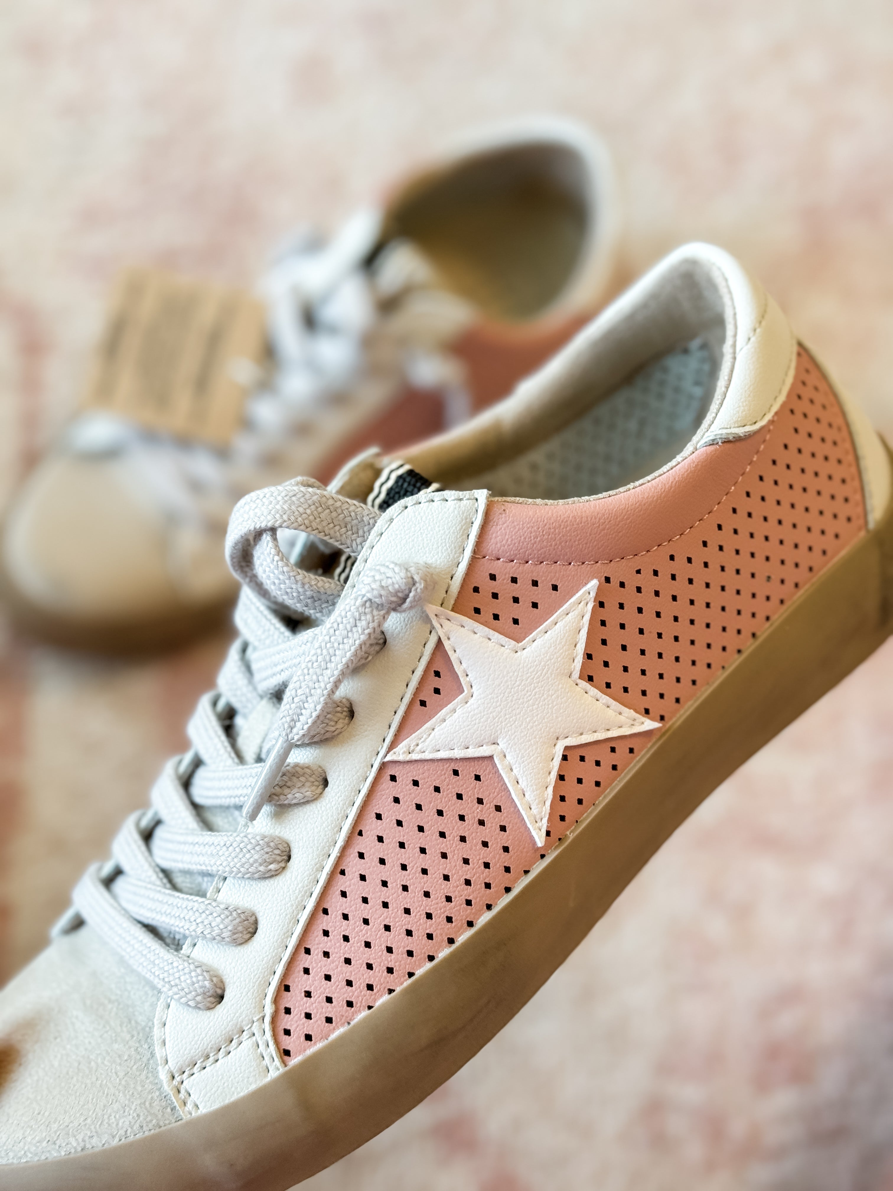 Paula Sneaker in Mauve Perf