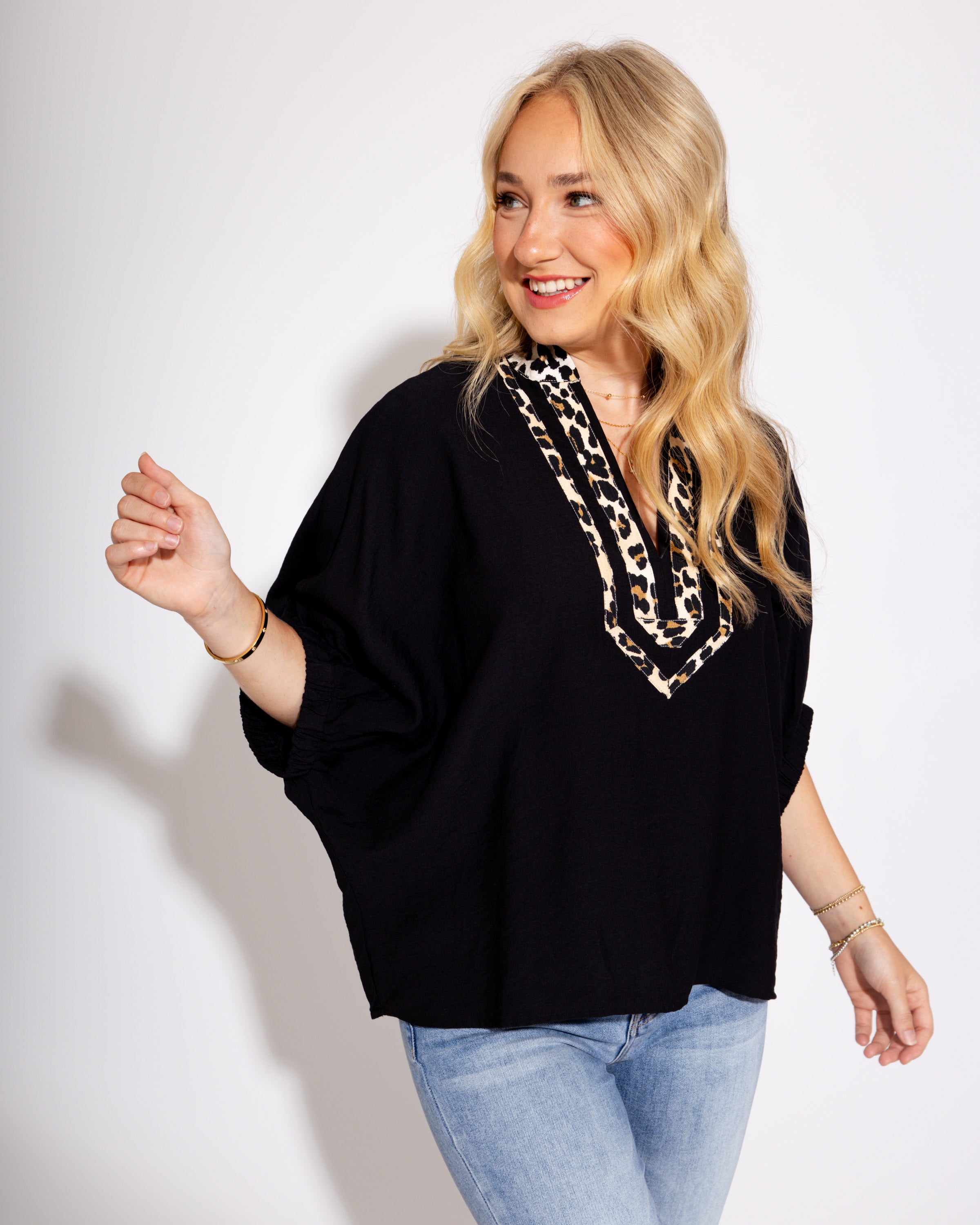 The Roar Line Top in Black