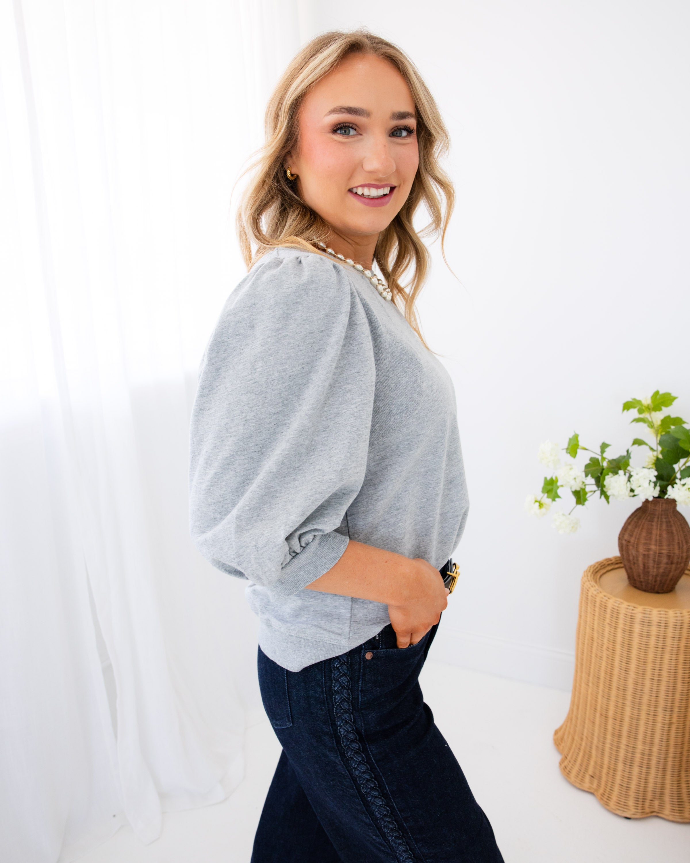 Relaxed Puff Sleeve Pullover Top in Grey