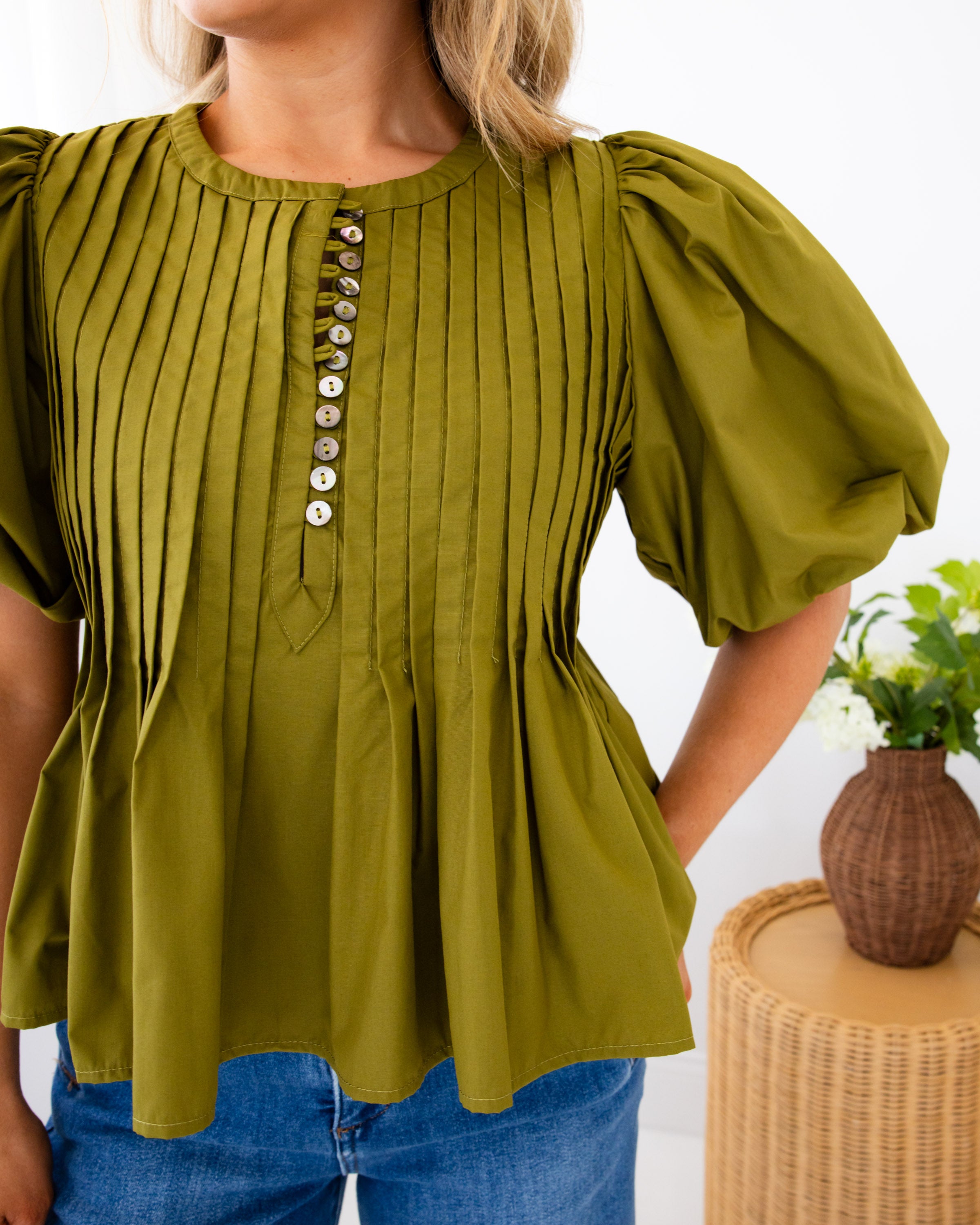 Puff Sleeve Pintuck Top in Olive