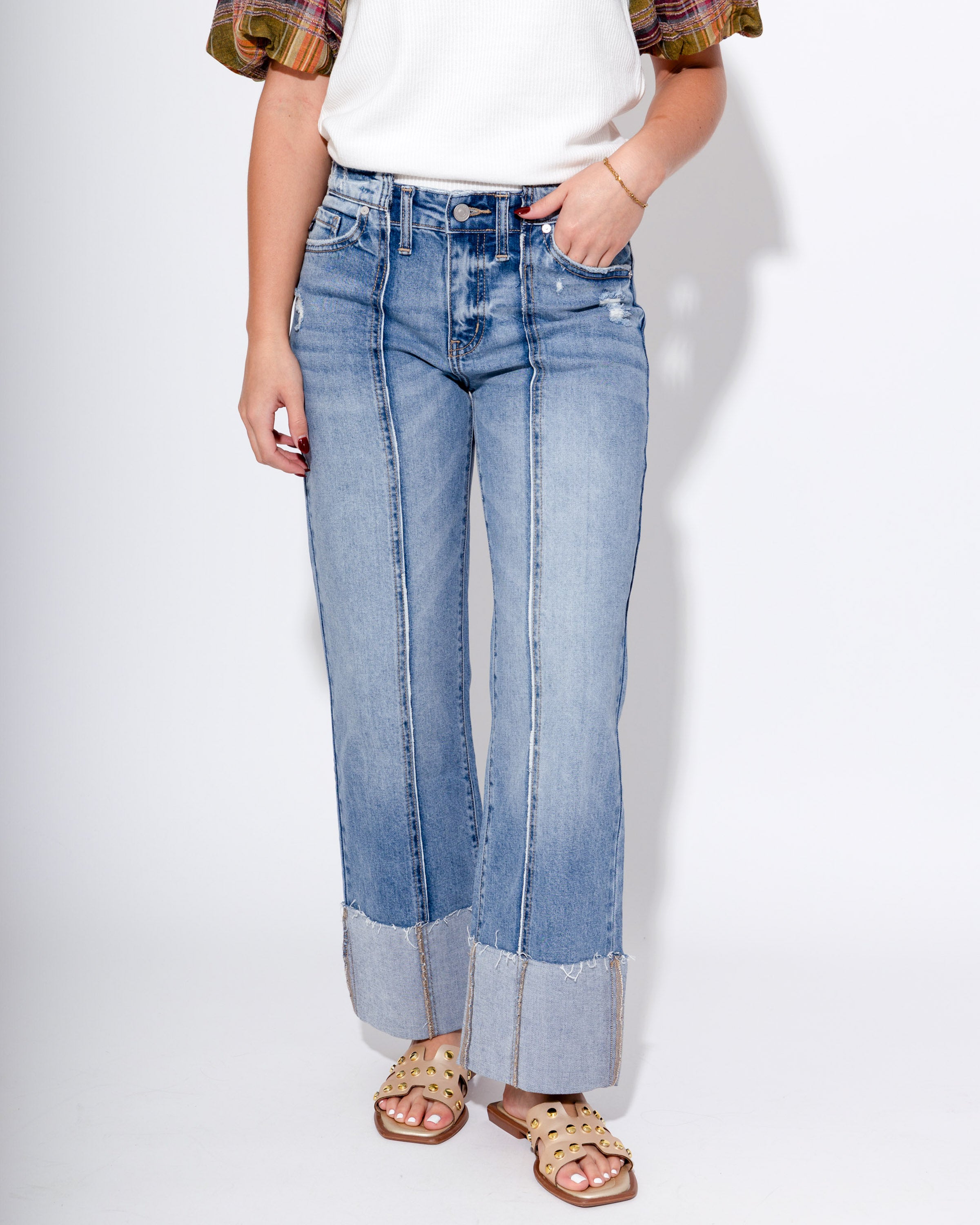 Mid Rise Cropped Wide Leg Jean