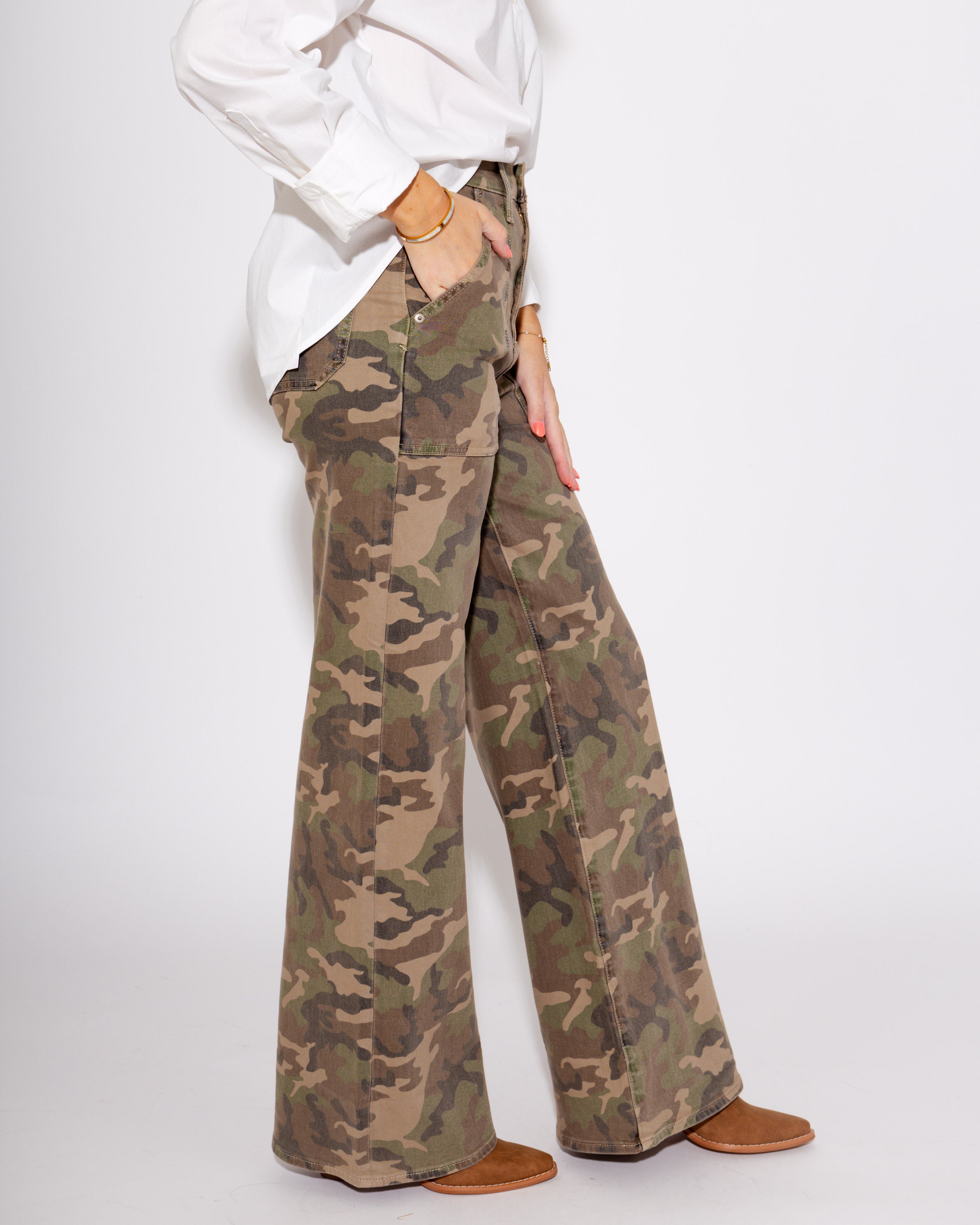 Far Out Patch Pocket Wide Leg Jean in Hideaway
