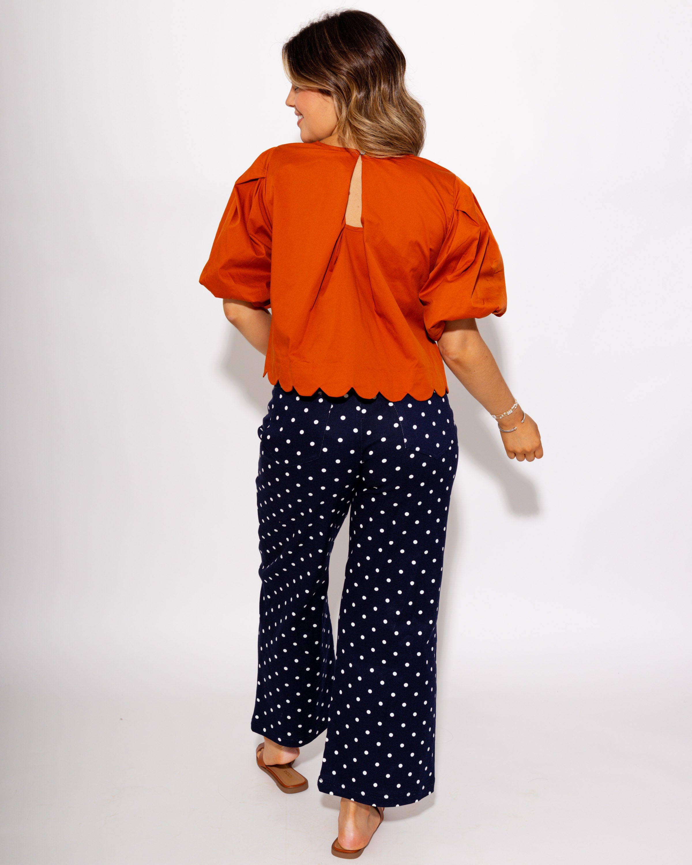 Scallop Charm Bubble Sleeve Top