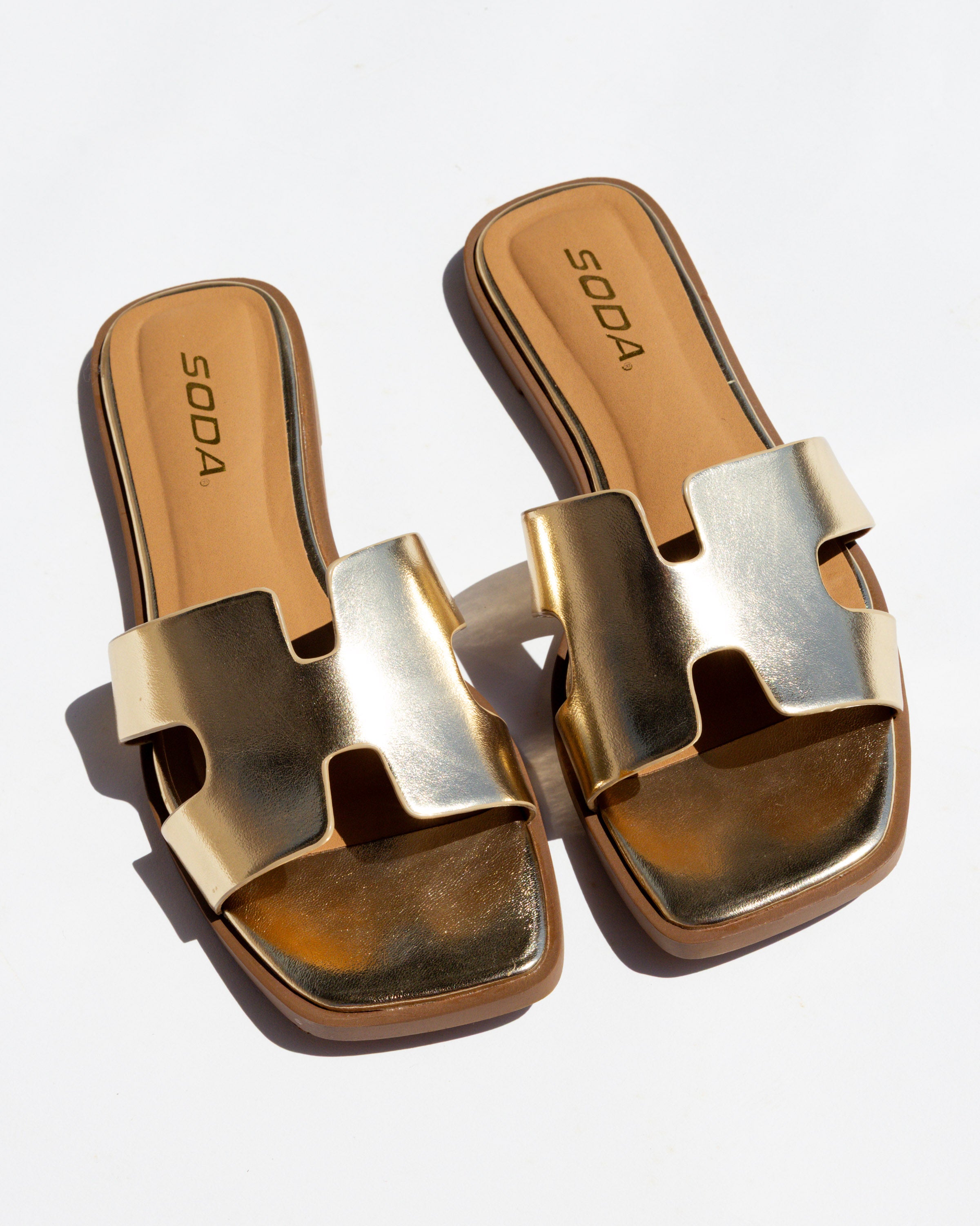 The Signature Slide in Gold