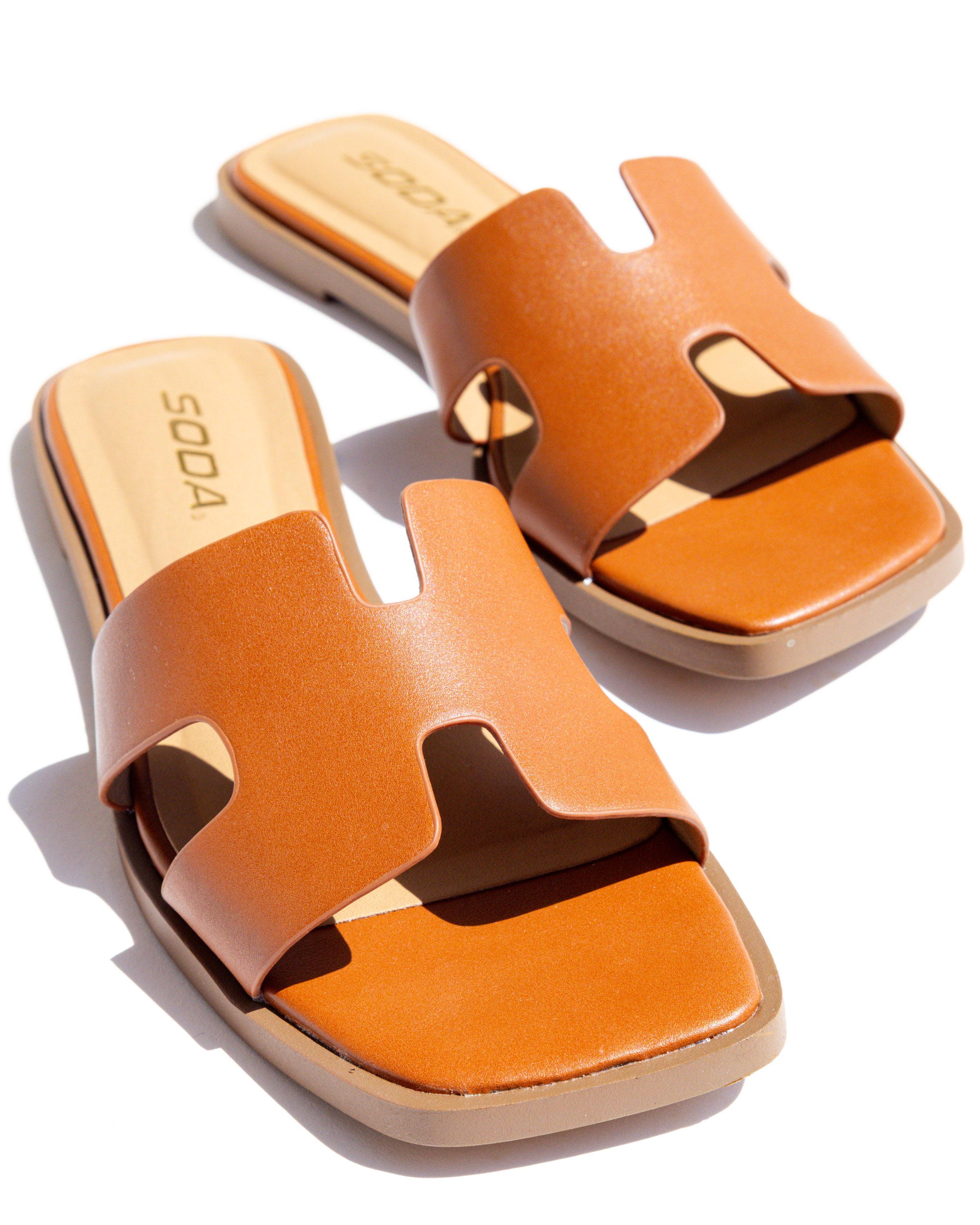 The Signature Slide in Cognac