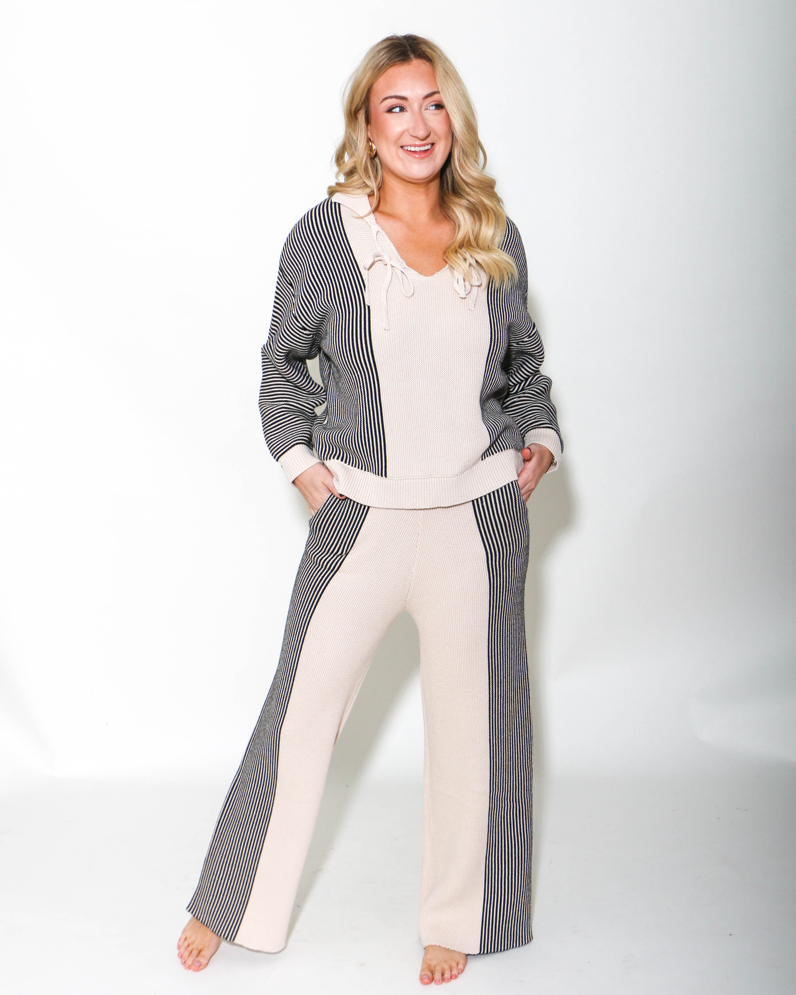 Chic Cream and Black Knit Seto