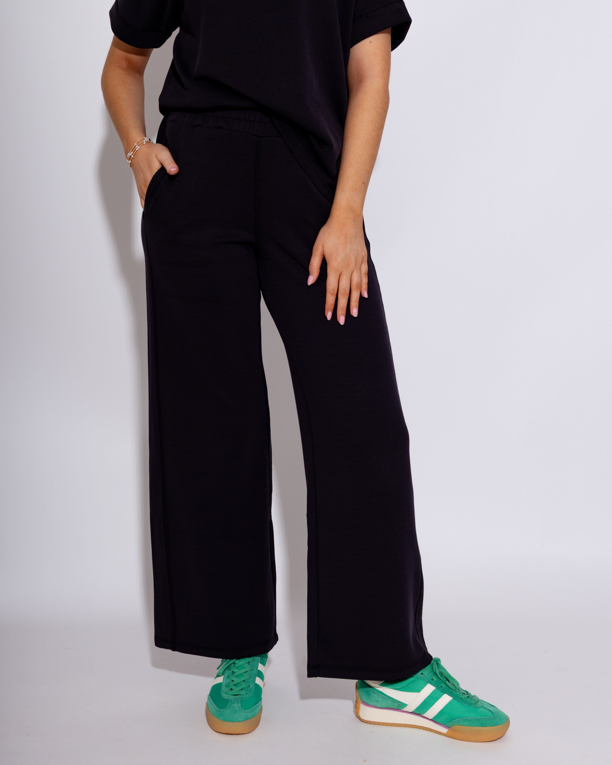 Luxe Wash Rib Wide-leg Pants in Black