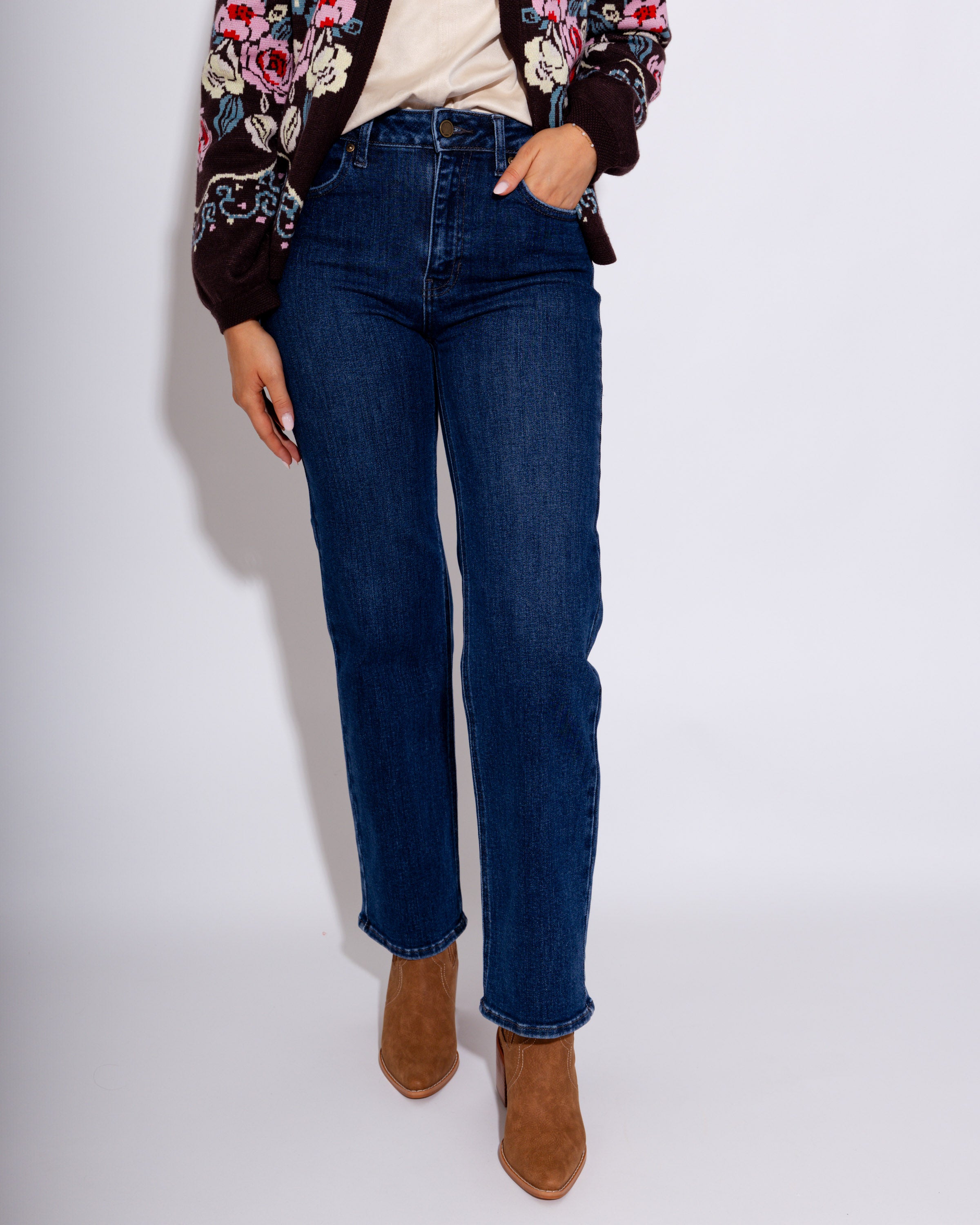 Straight Leg Jean in Dark