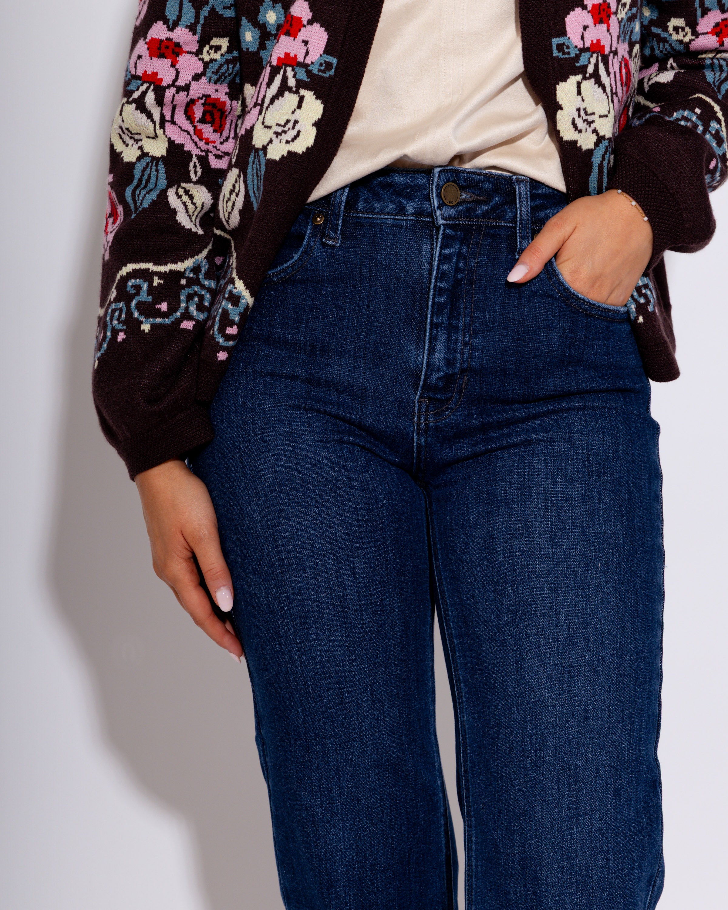 Straight Leg Jean in Dark