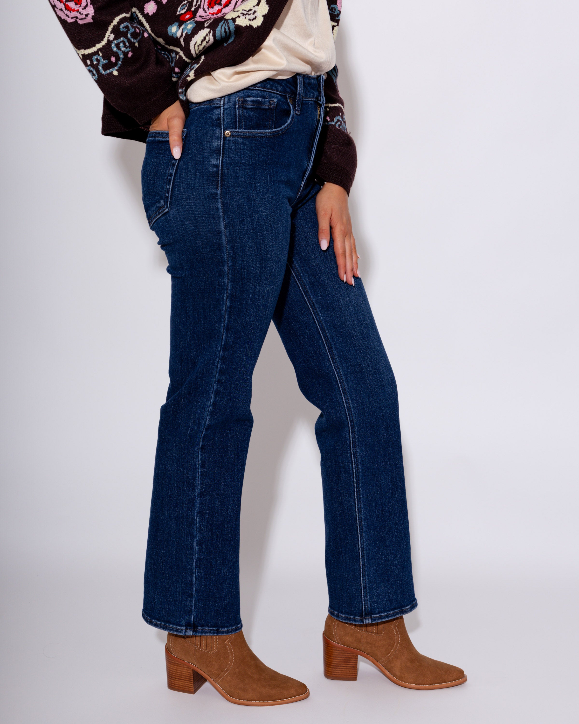 Straight Leg Jean in Dark