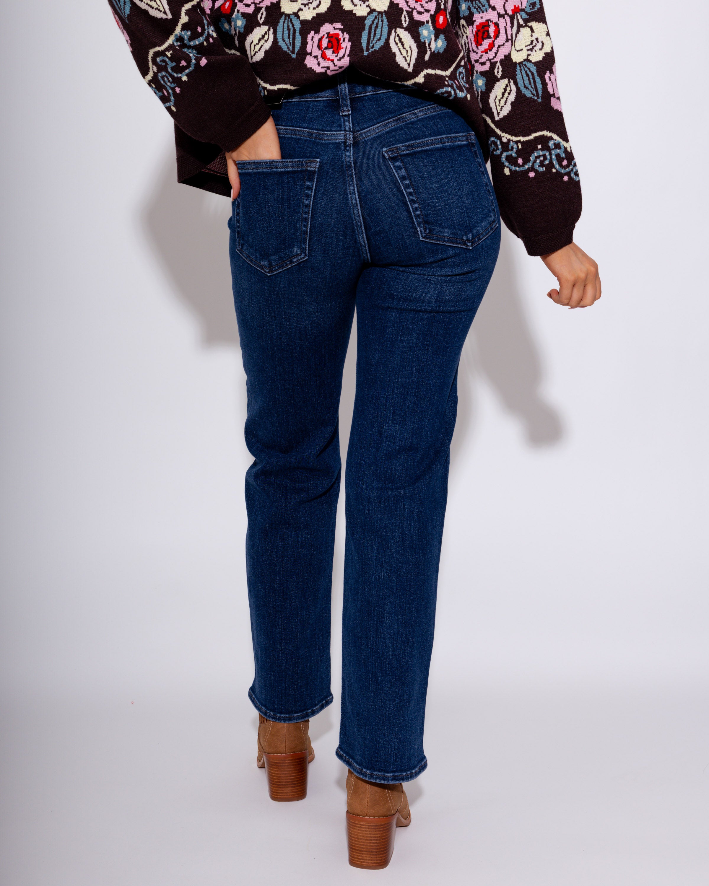 Straight Leg Jean in Dark