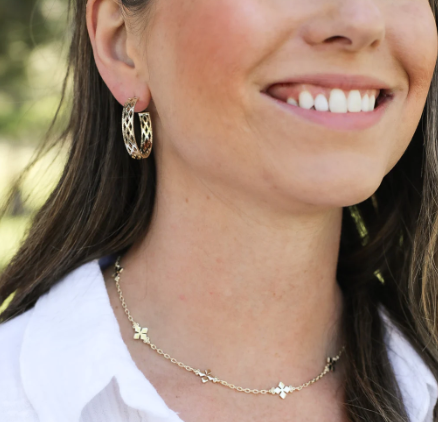 Graceful Hoop Earring in Gold