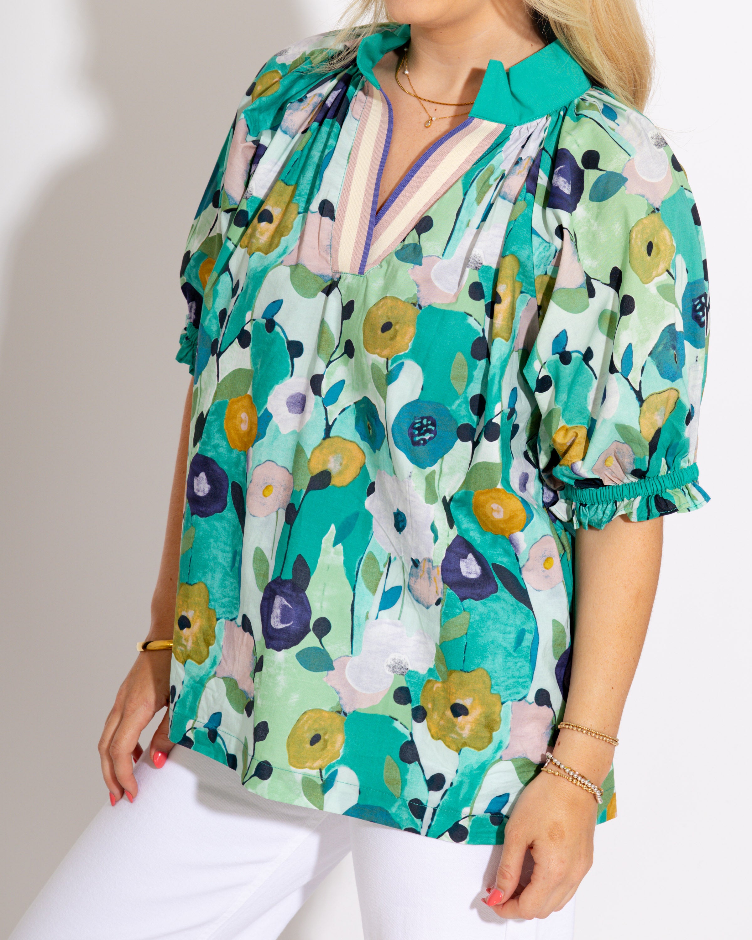 Gardenline Puff Sleeve Top in Blue