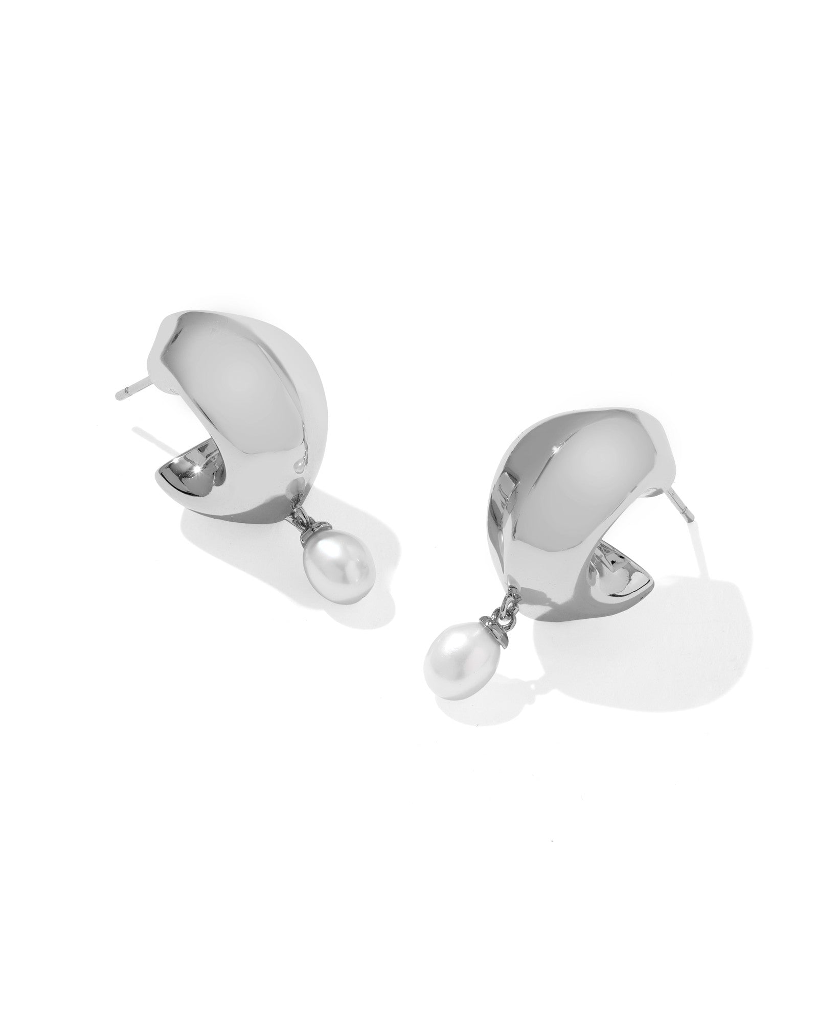 Oakland Pearl Silver Huggie Earring