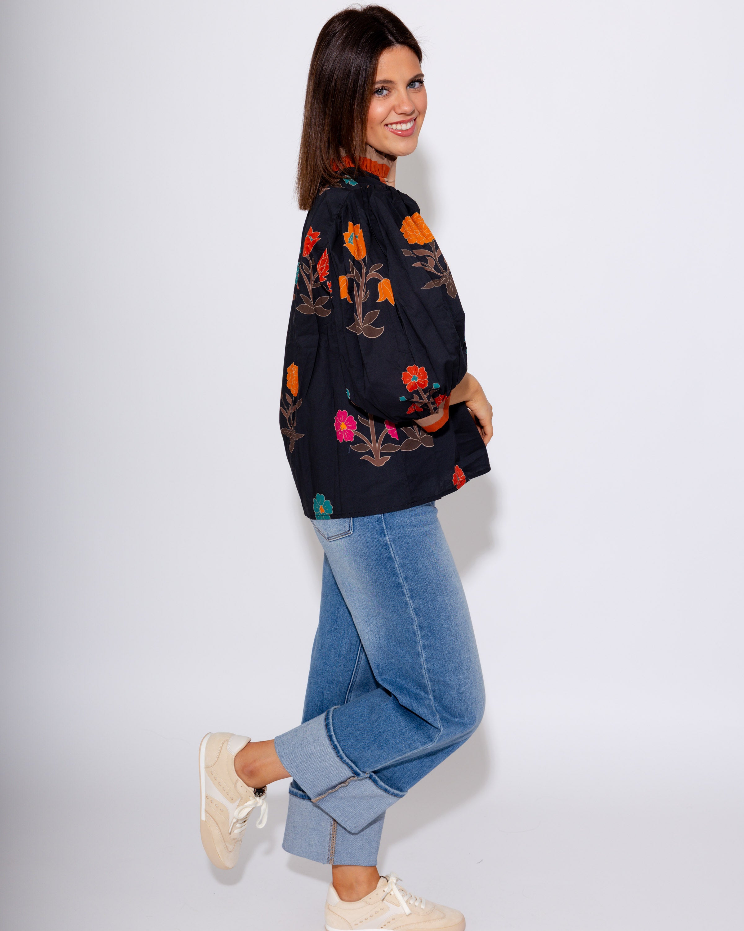 Floral Contrast Trim Puff Sleeve Top in Black