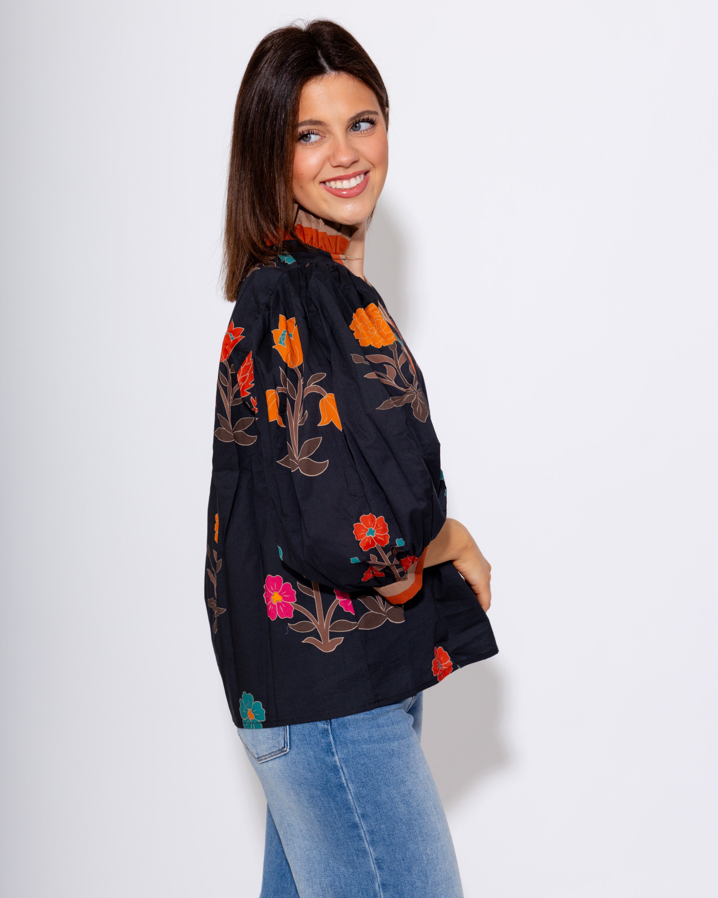 Floral Contrast Trim Puff Sleeve Top in Black