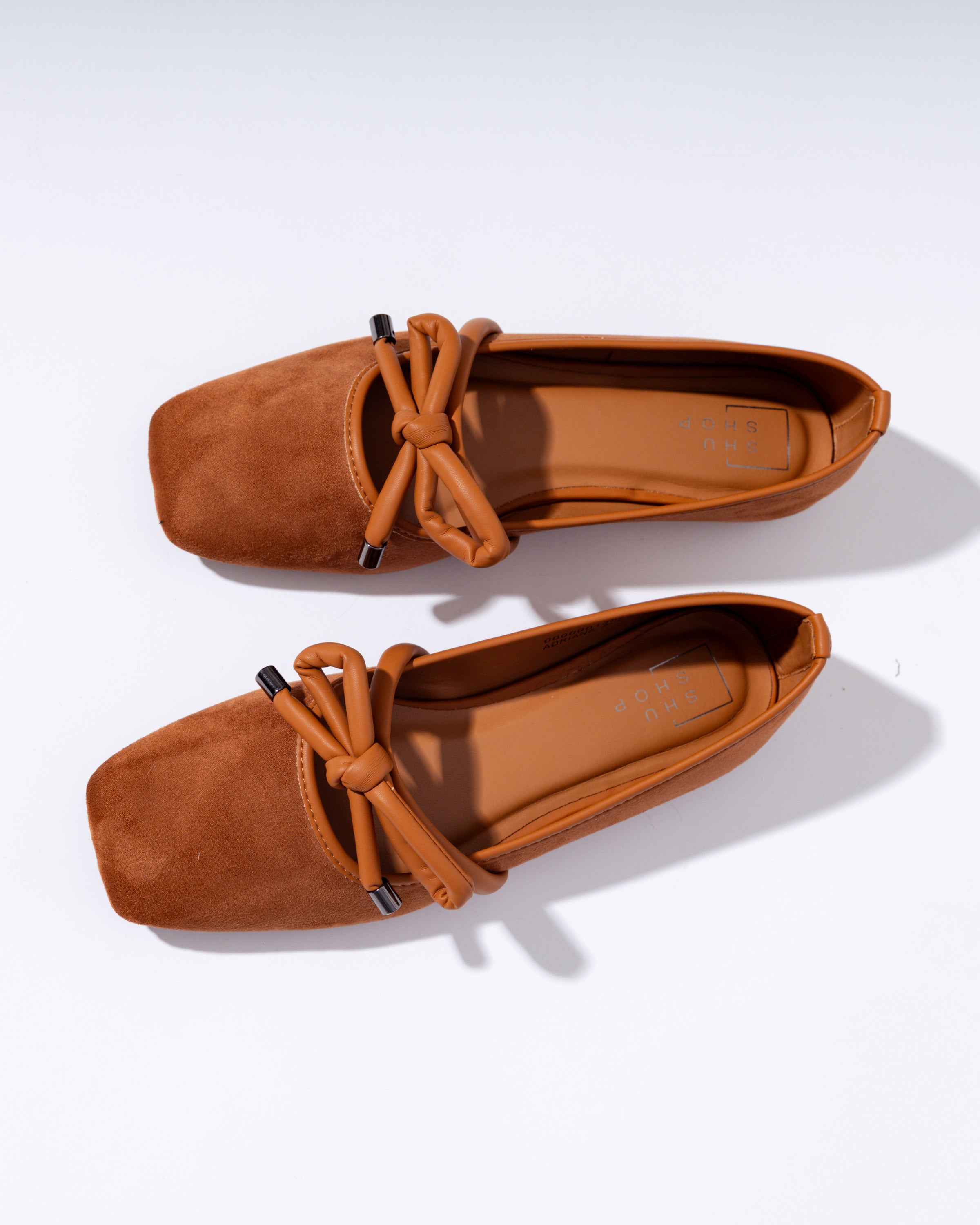 Adriana Flat