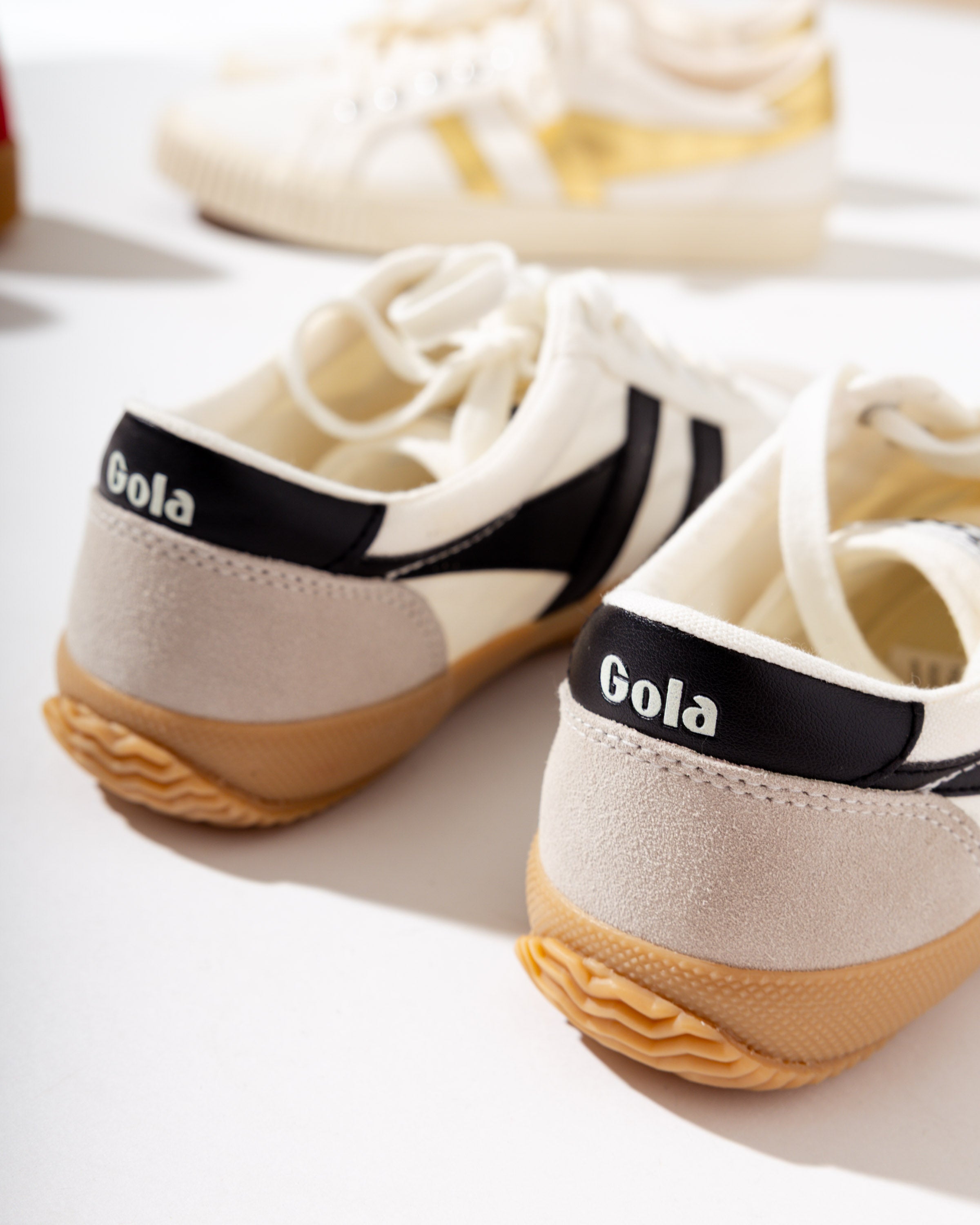 Gola Badminton Sneakers in Off White/Black/Gum