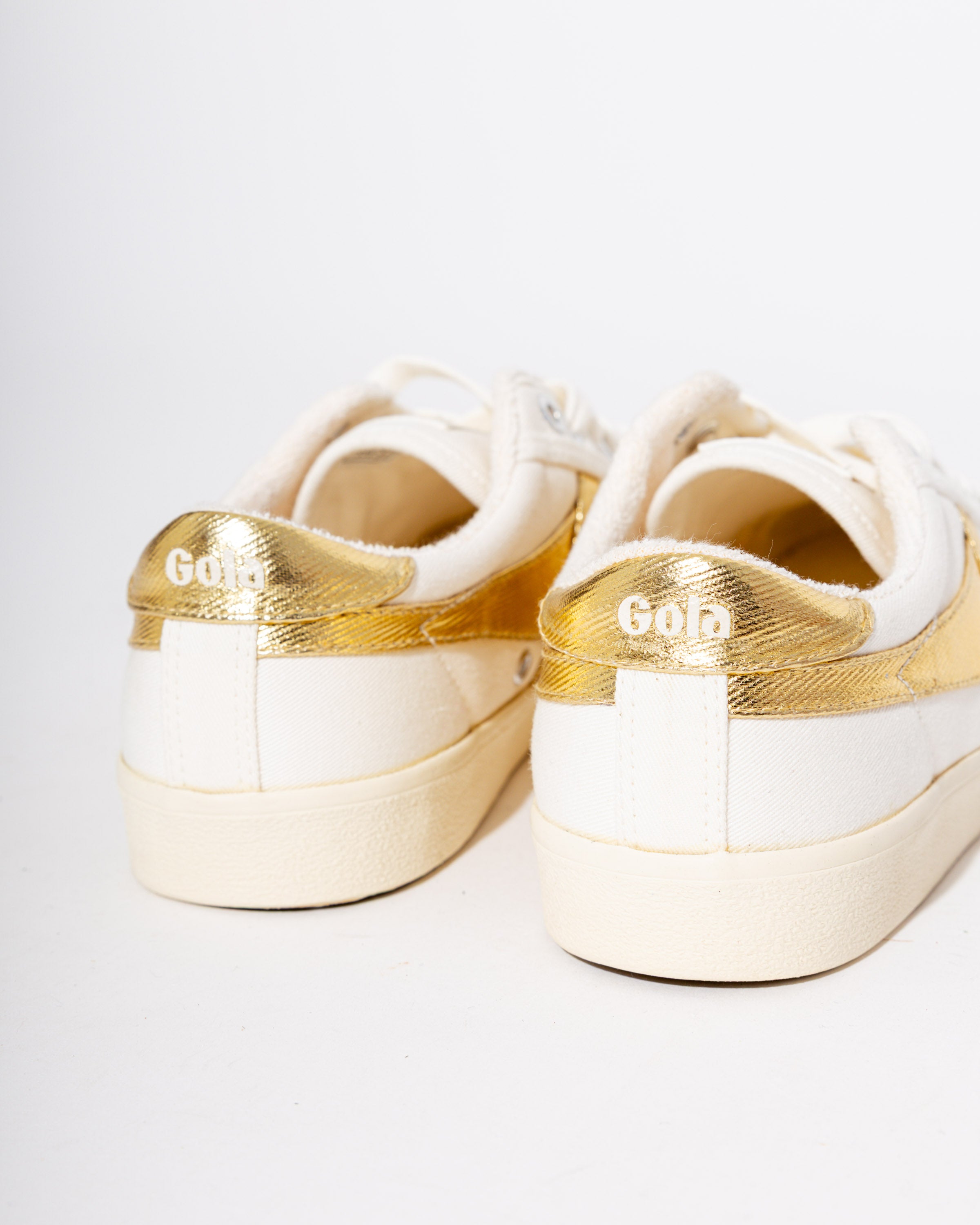Gola Tennis MC Sneakers in Off White/Gold